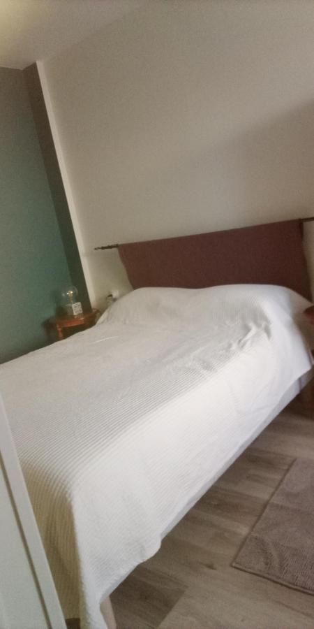 Le Plain Pied Sur Place Le Mêle-sur-Sarthe Kültér fotó