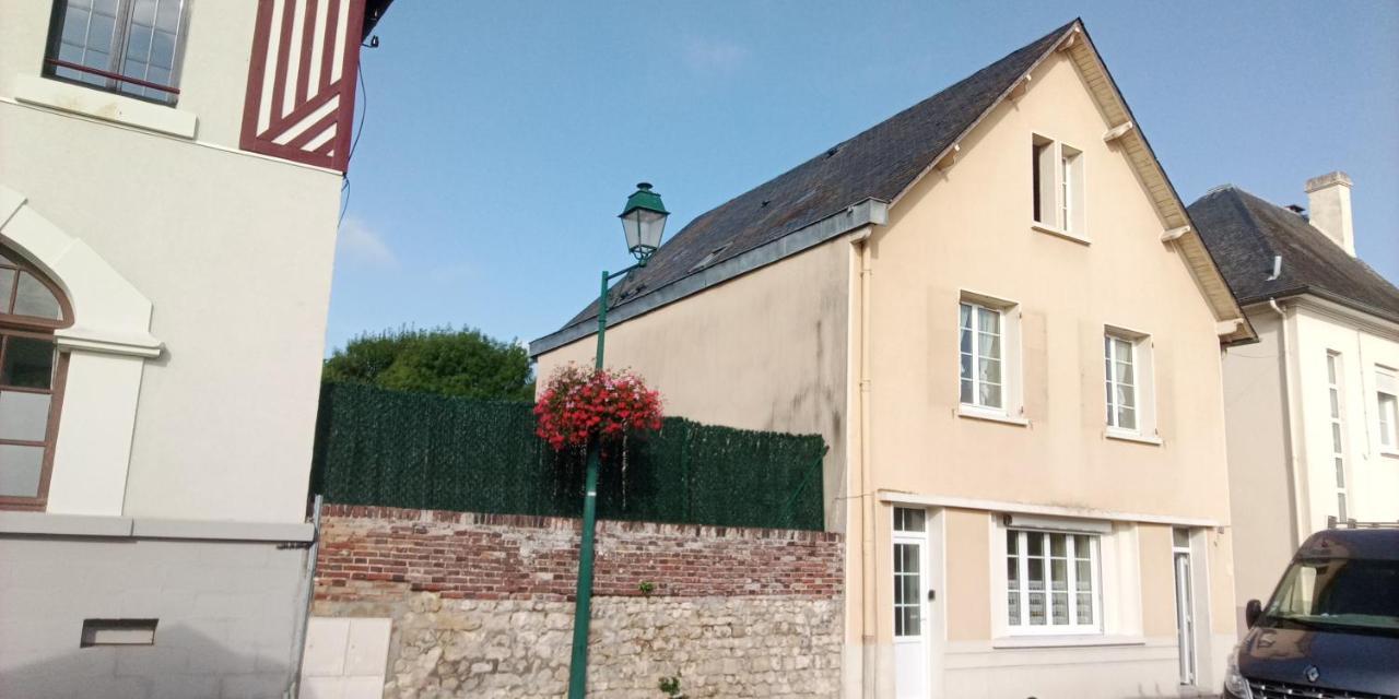 Le Plain Pied Sur Place Le Mêle-sur-Sarthe Kültér fotó