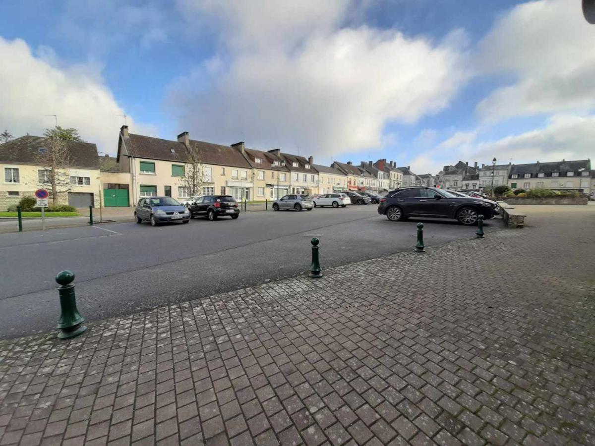 Le Plain Pied Sur Place Le Mêle-sur-Sarthe Kültér fotó